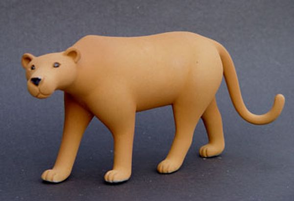Löwin aus Keramik gedreht